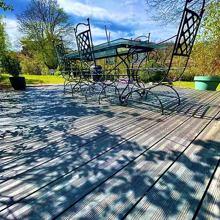 A L'ombre Des Tilleuls *