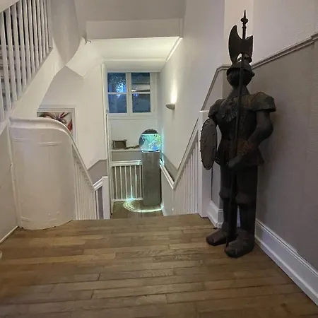 A L'ombre Des Tilleuls